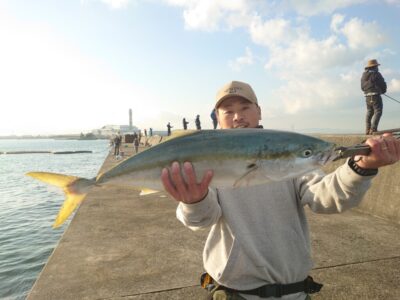 <p>鍛島様 沖の北 飲ませ釣りでブリ追加！8時頃にヒット！</p>