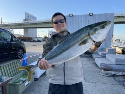 <p>岸田様　沖の北　アジ飲ませ　ブリ84cm🎣</p>