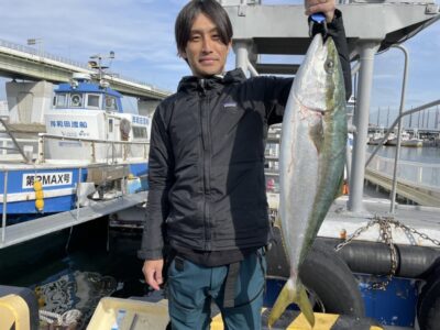 <p>寒川様　沖の北　アジ飲ませ　ブリ81cm🎣おめでとうございます🎊</p>