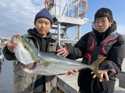 <p>たいせい様　沖の北　アジ飲ませ　メジロ66cm🎣</p>