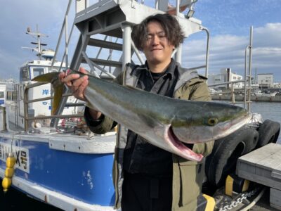 <p>こうちゃんの1番弟子様　沖の北　飲ませ釣りでブリ82cm🎣おめでとうございます🎊</p>