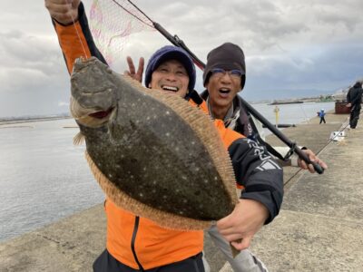 <p>村田様　沖の北　アジ飲ませ　8時頃にヒラメ65cm・3.12キロ🎣タモ係ハンター高倉氏、枠が小さく魚すくえず😅</p>