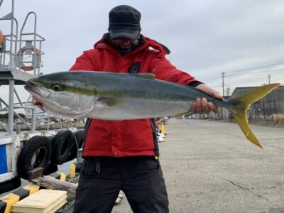 <p>匿名さま　沖の北　呑ませ釣り　7時迄にブリ84cm🎣</p>