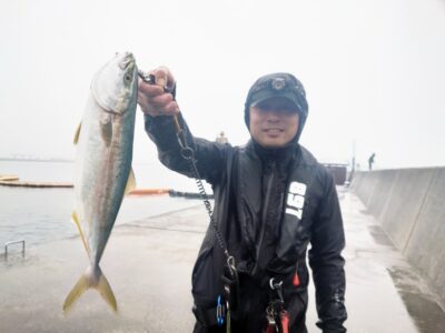 <p>ちょんまげ食堂釣り部様 沖の北 ショアジギでハマチ！6時半頃に底から巻上げでヒット！もう1人ハマチを釣ってる方いました♪</p>