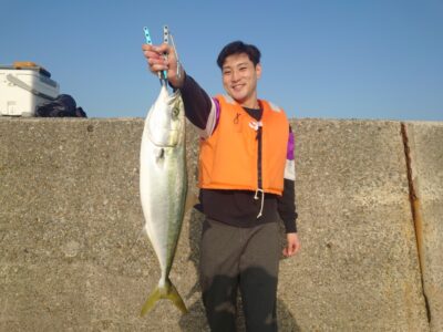 <p>沖の北 ショアジギでメジロ70cm！7時頃にヒット！</p>