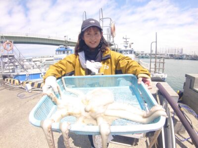 <p>🌻ひまわり様 沖の北内向き タコエギで大ダコ2キロ♨️素晴らしい釣果です！</p><p>これから梅雨明けまで大ダコ狙えますよ♪</p>