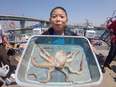 <p>しょう君 沖の北 タコエギでタコ🐙620g！ナイス〜♪</p>