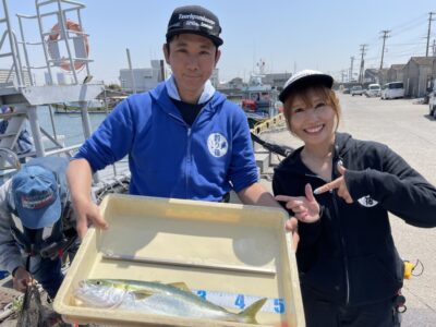<p>釣り神様いらっしゃい  よし隊長 様　沖の北　ショアジギでハマチ47cm🎣　10時半ごろに釣れたそうです♪♪</p>