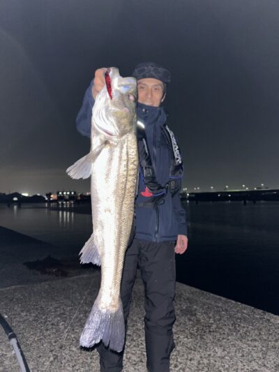 <p>岸和田店スタッフ吉野様　中波止2番　メンボーで良型のシーバス🎣計2匹でした♪♪</p>
