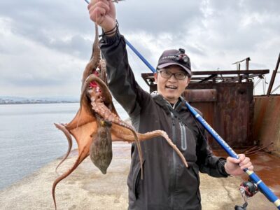 <p>西森様 沖の北内向き 長竿タコジグでキロアップタコ🐙8時頃にヒット！「芝さん釣れたよ〜♪」とコメントいただきました！</p>