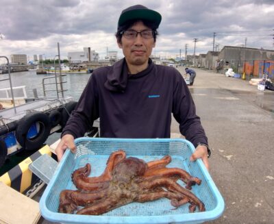 <p>にったこ様 旧一文字赤灯 タコエギで大ダコ1.74kg！！！5時頃にヒット！自己新記録おめでとうございます♪</p>