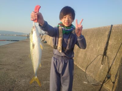 <p>晃人君 沖の北 オレンジ系のセットアッパーでハマチ！5時50分にヒット！</p>