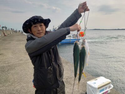 <p>福井様 沖の北 ショアジギでハマチ3本！</p>