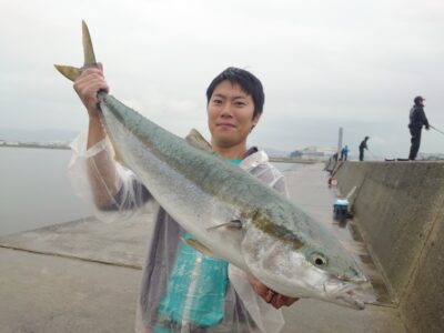 <p>市村様 沖の北 セットアッパーでブリ95cm！！！6時半頃にヒット！足元でヒットしたので食うところ見えたそうです♪</p>