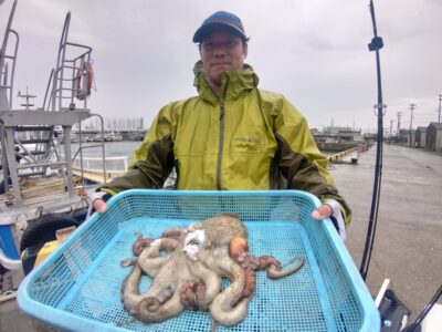<p>堤谷様 沖の北 タコ🐙1.23kg！もう一匹中型も釣ってました♪初キロアップおめでとうございます！</p>