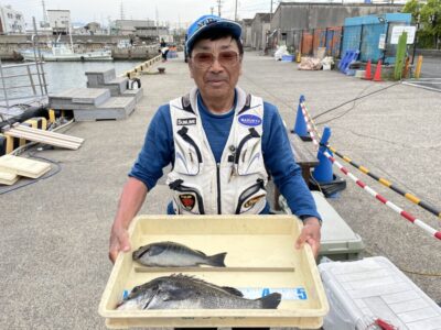<p>岸和田の鬼才　森様　旧一文字白灯　ふかせ釣り　チヌ44cmとグレ30cm🎣</p>