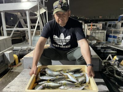 <p>このTシャツ着てから絶好調の芝 様　沖の北　サビキ釣り　中アジ23cmまで多数🎣13時〜20時までの釣果♪♪</p>