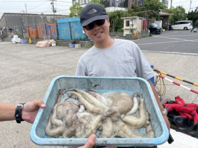 <p>杉浦様　旧一文字赤灯〜3番　タコエギ　マダコ1.67キロまで2杯🐙</p>