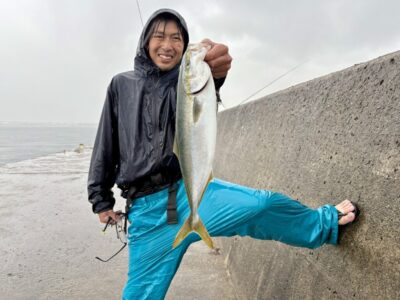 <p>裸足サンダル鈴木くん　沖の北1番奥の方　7時頃にハマチ🎣</p>