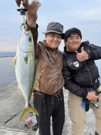 <p>源御一行様　沖の北　ジャックアイTGスイム40gアカキンブレードカスタム　ハマチ45cm🎣5時20分頃にヒット♪♪</p>