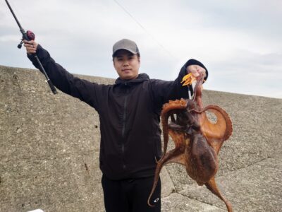 <p>石橋様 旧一文字3番 タコエギで大ダコ1.74kg！7時半にヒット！</p>