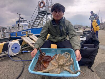 <p>唐見君 旧一文字白灯 タコエギで800gと1.2kg！</p>