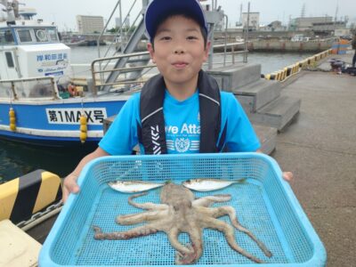 <p>翔ちゃん 沖の北 タコエギでタコ🐙</p>
