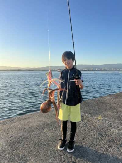 <p>晃人君　沖の北　蛸墨族2.5号で新子タコ🐙　初タコおめでとうございます♪</p>
