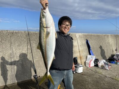 <p>山ちゃん様　沖の北　ジグサビキ　ブリ85cm🔥7時過ぎにヒット♪♪おめでとうございます㊗️</p>