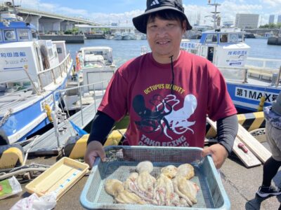 <p>高野の釣り日記の弟子①   沖の北　タコエギ　マダコ5杯🐙</p>