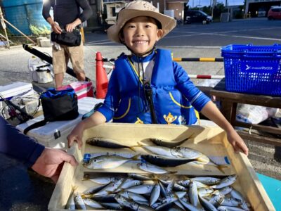 <p>タイキくん　沖の北　サビキ釣り　パパ&シゲルおじさんと一緒にアジ大漁🎣</p>