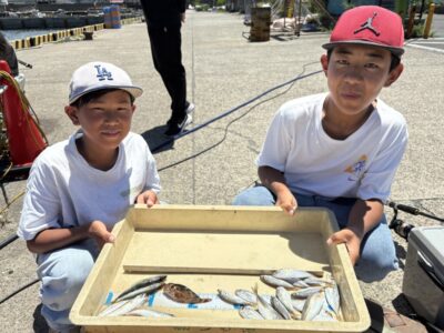 <p>ヤスキ&リョウ君　旧一文字赤灯　サビキ釣りでアジ&サバ🎣</p>