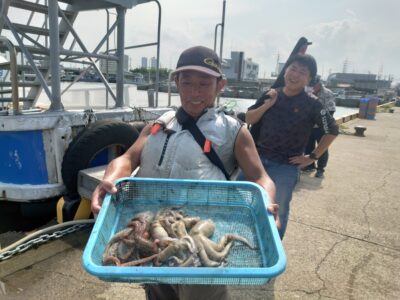 <p>ミラクル宮崎様　旧一文字3番内向き　竿下タコジグで新子タコ🐙</p>
