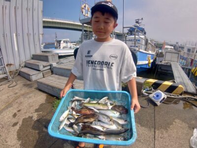 <p>沖の北外向き　サビキで豆〜中アジ！エビ撒き釣りでメバル・ガシラ！</p>