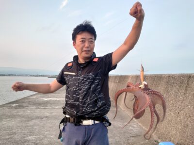 <p>藤本様　沖の北内向き　タコエギで良型タコ🐙張り付かれたそうで、15分ほど放置して激合わせ！なんとかゲットできたようです。</p>