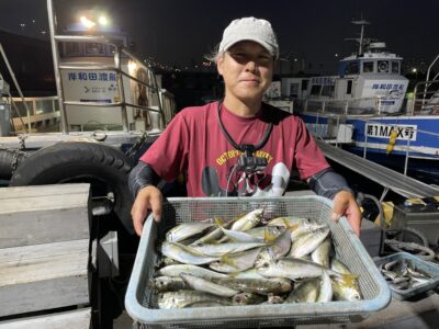 <p>まゆげの釣り日記様　旧一文字赤灯　サビキ釣り(竿下)   豆アジと小サバの猛攻でしたが中アジ多数🎣15時〜19時までの釣果♪♪</p>