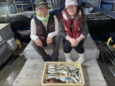 <p>佐納様　沖の北　サビキ釣り　豆アジ〜中アジ多数🎣サビキに掛かった豆アジに食らいついたアコウ30cmも GET✨</p>