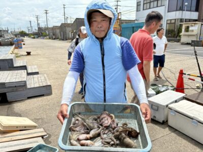 <p>安東様　旧一文字赤灯〜③ タコジグで探り歩きタコ🐙</p>