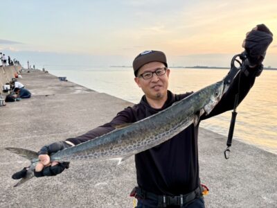 <p>今川様　沖の北　ジャッカルeブレードでサワラ73cm！5時50分にヒット！</p><p>今日も5時半頃から釣れ始めてました。</p>