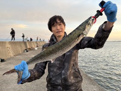 <p>ルート66前田様　沖の北　アクアウェーブ・メタルマジックTGでサワラ75cm！6時頃にヒット！</p>
