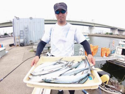 <p>ウォッカ様　沖の北　ショアジギでサゴシ大漁！</p>