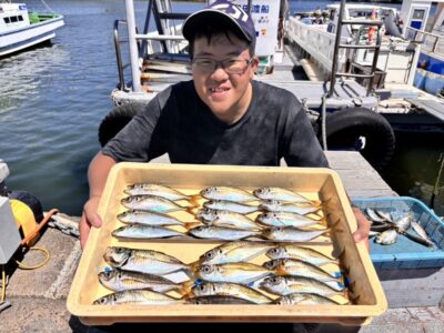 <p>🎣MAXスタッフあぁりぃ　沖の北外向き　胴突き仕掛け(刺し餌・オキアミ) &サビキ釣りで中アジ🎣　堤防際底　8時頃〜釣れ始めたそうです🐟</p>