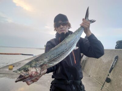 <p>森下様　沖の北　サムライジグRスピン　岸一ピンクでサワラ86cm！6時すぎにヒット！</p>