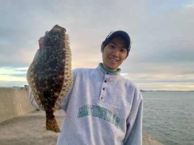 <p>藤岡君　沖の北内向き　飲ませ釣りでヒラメ！初ヒラメおめでとうございます♪</p>