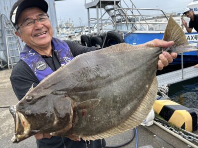 <p>杉浦様　沖の北内向き　飲ませ釣りでヒラメ75cm！9時頃にヒット！</p>