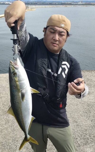 <p>KATO FISHING CLUB様　沖の北　飲ませ釣りでメジロ！ブリのバラしもあったようです。外向き10m以内</p>