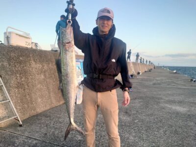 <p>藤井様　沖の北　メタルバイブでサワラ80cm！6時すぎにヒット！サゴシも2つ♪</p>
