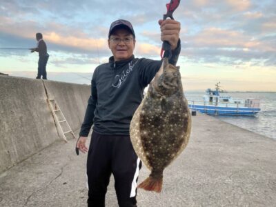 <p>久田様　沖の北外向き　飲ませ釣りでヒラメ62cm！6時20分にヒット！</p>