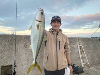 <p>沖の北　飲ませ釣りでメジロ！6時すぎにヒット！</p>