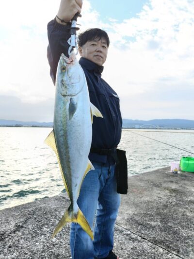 <p>広石様　沖の北外向き　飲ませ釣りでメジロ67cm！7時頃にヒット！</p>